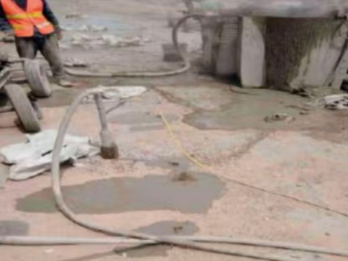 土默特右水泥混凝土路面板底注浆技术 路面脱空注浆整治方案